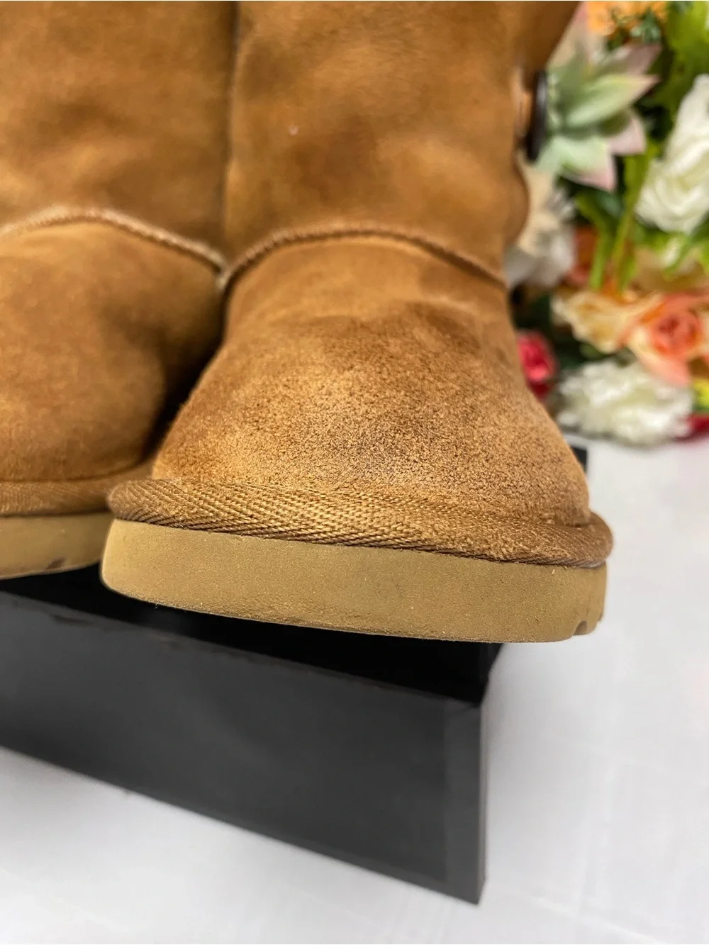 UGG Australia Bailey Button 5803 Sheepskin Boots Chestnut Women’s Estimated 6